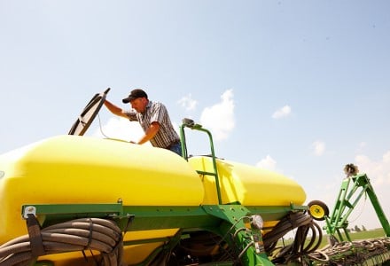 Seed-Corn-Treatment-deliver-nutrients-ROI-and-Improved-planting-operation.jpg
